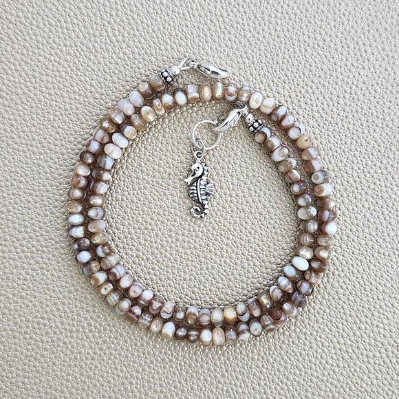 MINI MOTHER OF PEARL NECKLACE W/ MINI SEAHORSE--16" - Picture 1 of 2